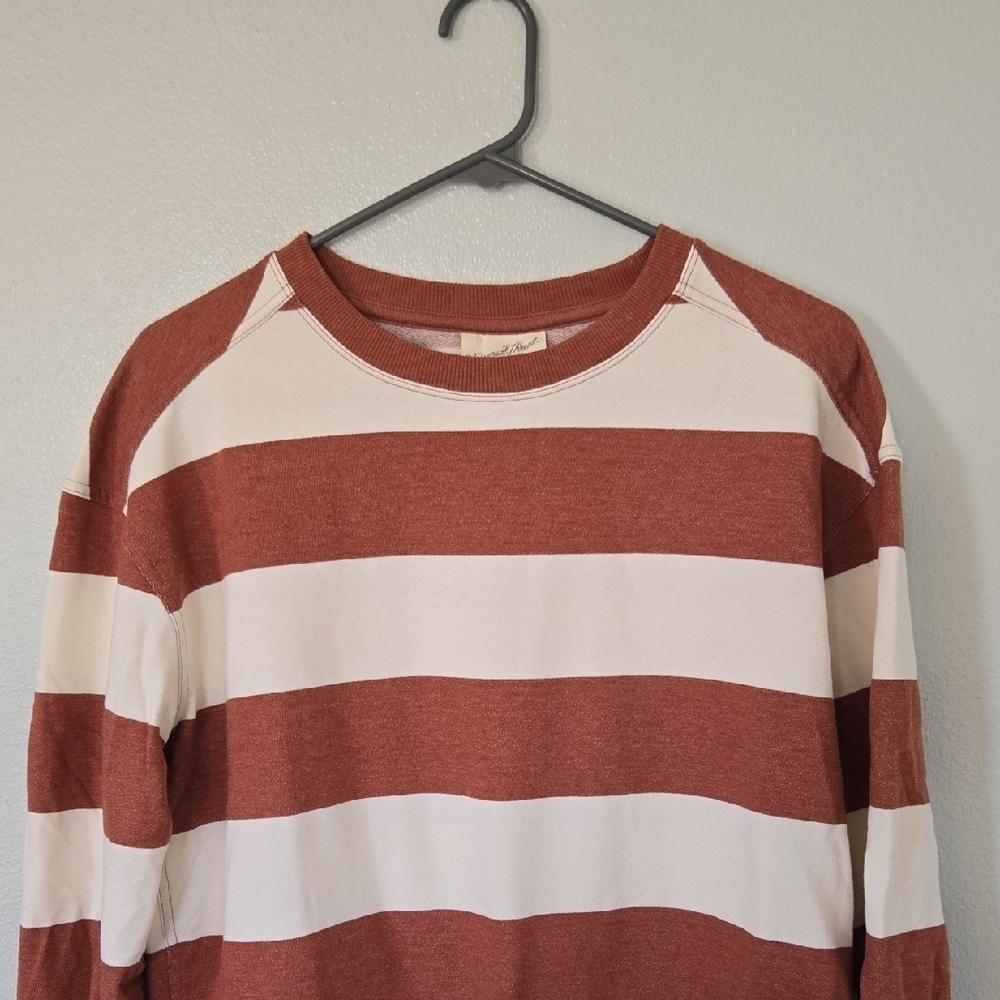 Universal Thread | Rust And Cream Rugby Stripe Crew Neck Sweatshirt Size Medium